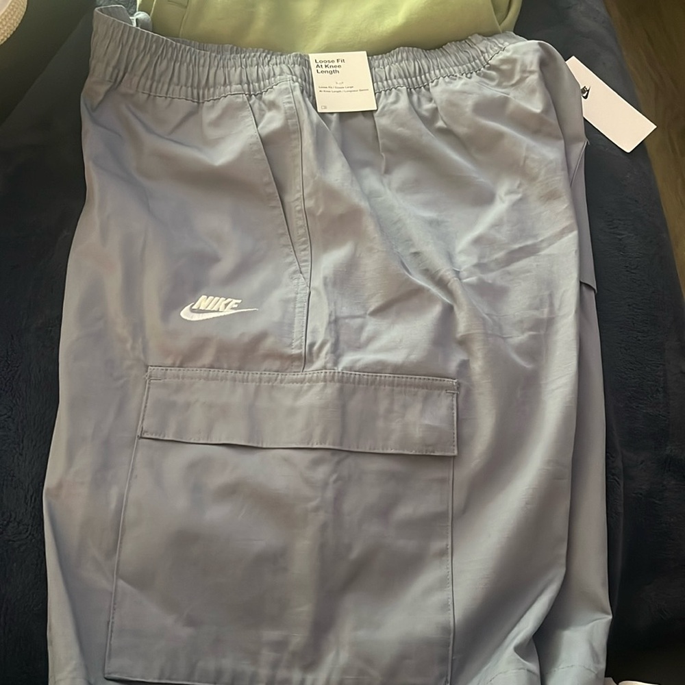 Cargo shorts nwt four pockets.